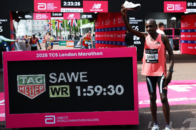 2026 런던 마라톤 사웨 1:59:30 세계기록 보드