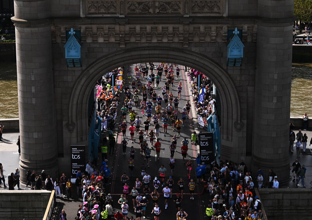 2026 런던 마라톤 타워브릿지 통과 구간